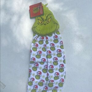 Grinch-Themed Kitchen Towel Set
